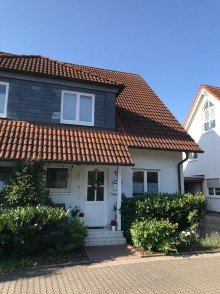 Hausansicht vorne Gepflegte Doppelhaush�lfte mit eigenem Garten