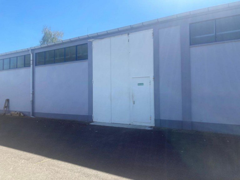 WhatsApp Bild 2024 08 19 um 14.47.05 90e2cdbe Hattersheim Halle Ca. 350qm Lager- / Logistikfl�chen ebenerdig ca. 4,30 m UKB