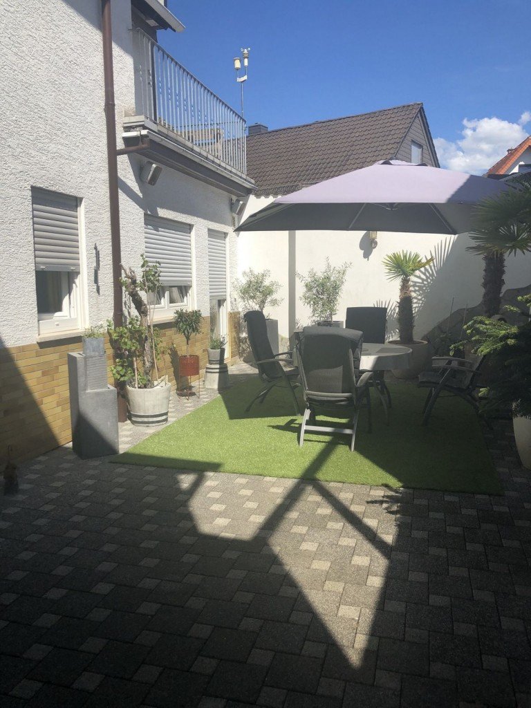 Innenhof Gro�-Zimmern Etagenwohnung 4 Zimmerwohnung mit Balkon und Gartennutzung