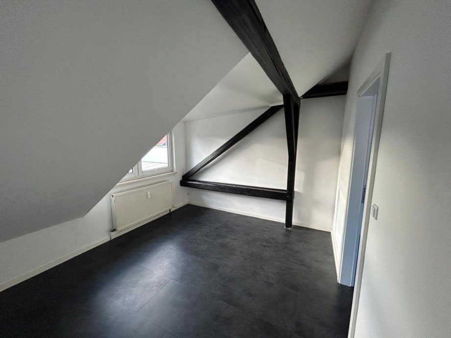 Zimmer 3 Dachgeschosswohnung R�sselsheim