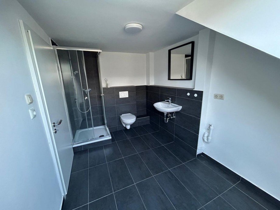 Badezimmer 2 Dachgeschosswohnung R�sselsheim