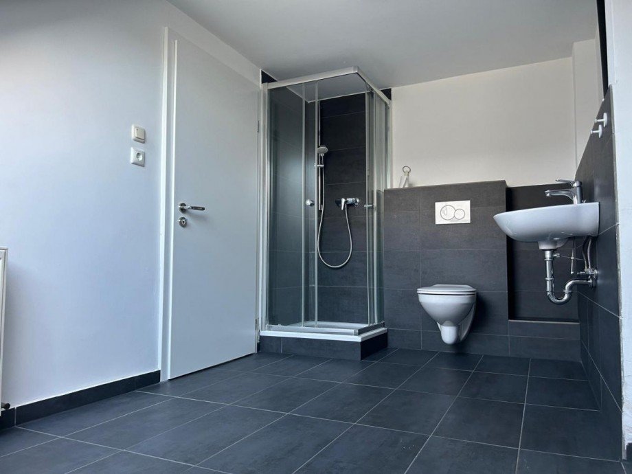 Badezimmer 4 Dachgeschosswohnung R�sselsheim