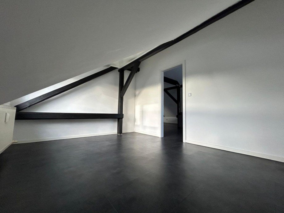 Zimmer Dachgeschosswohnung R�sselsheim