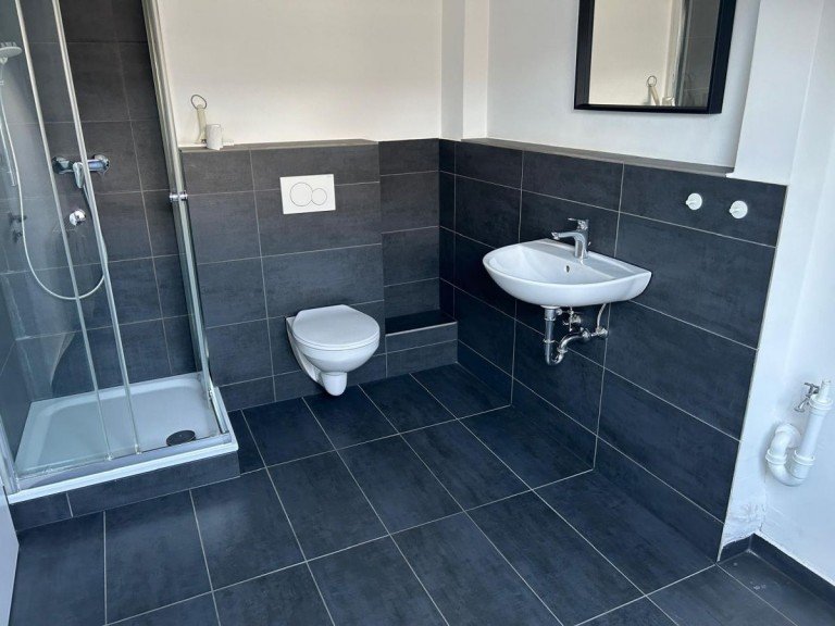 Badezimmer R�sselsheim Dachgeschosswohnung 2 Zimmer Dachgeschosswohnung mit offener K�che