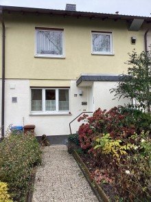 Frontansicht Reizvolles Reihenhaus mit Garten und viel Potenzial in Hofheim-Marxheim