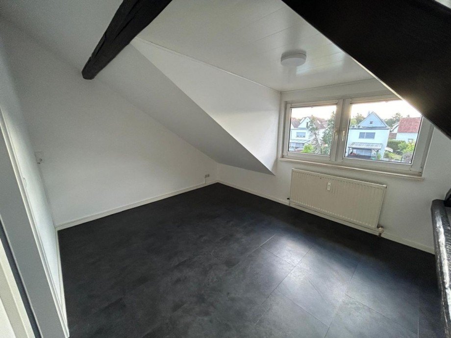Zimmer 4 Dachgeschosswohnung R�sselsheim