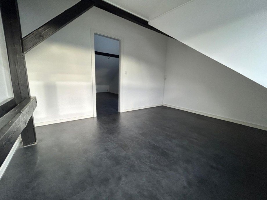 Zimmer 2 Dachgeschosswohnung R�sselsheim