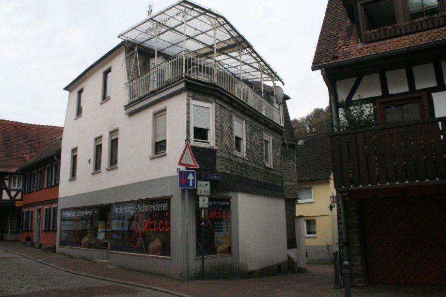 Hausansicht vorn Terrassenwohnung Eppstein